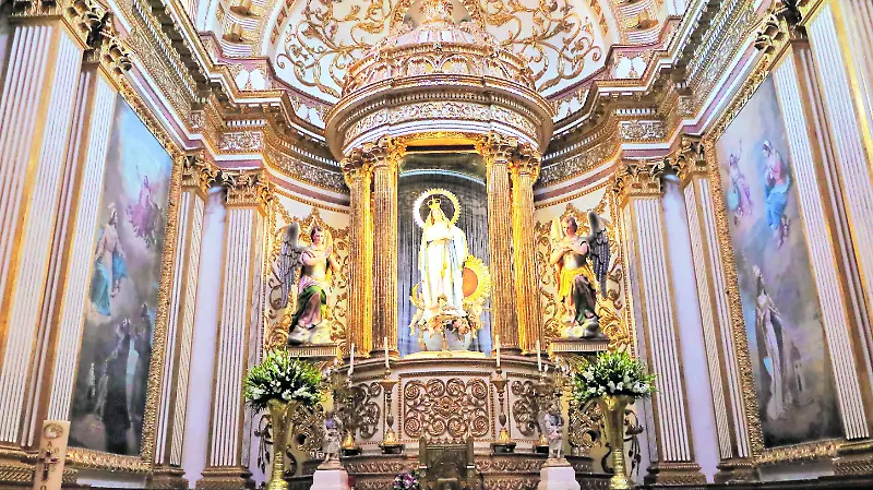 Altar mayor de la Capilla de Nápoles